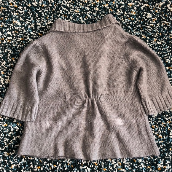 ‼️$10 CLEARANCE ‼️ Cute gray dolly sweater - Picture 2 of 6